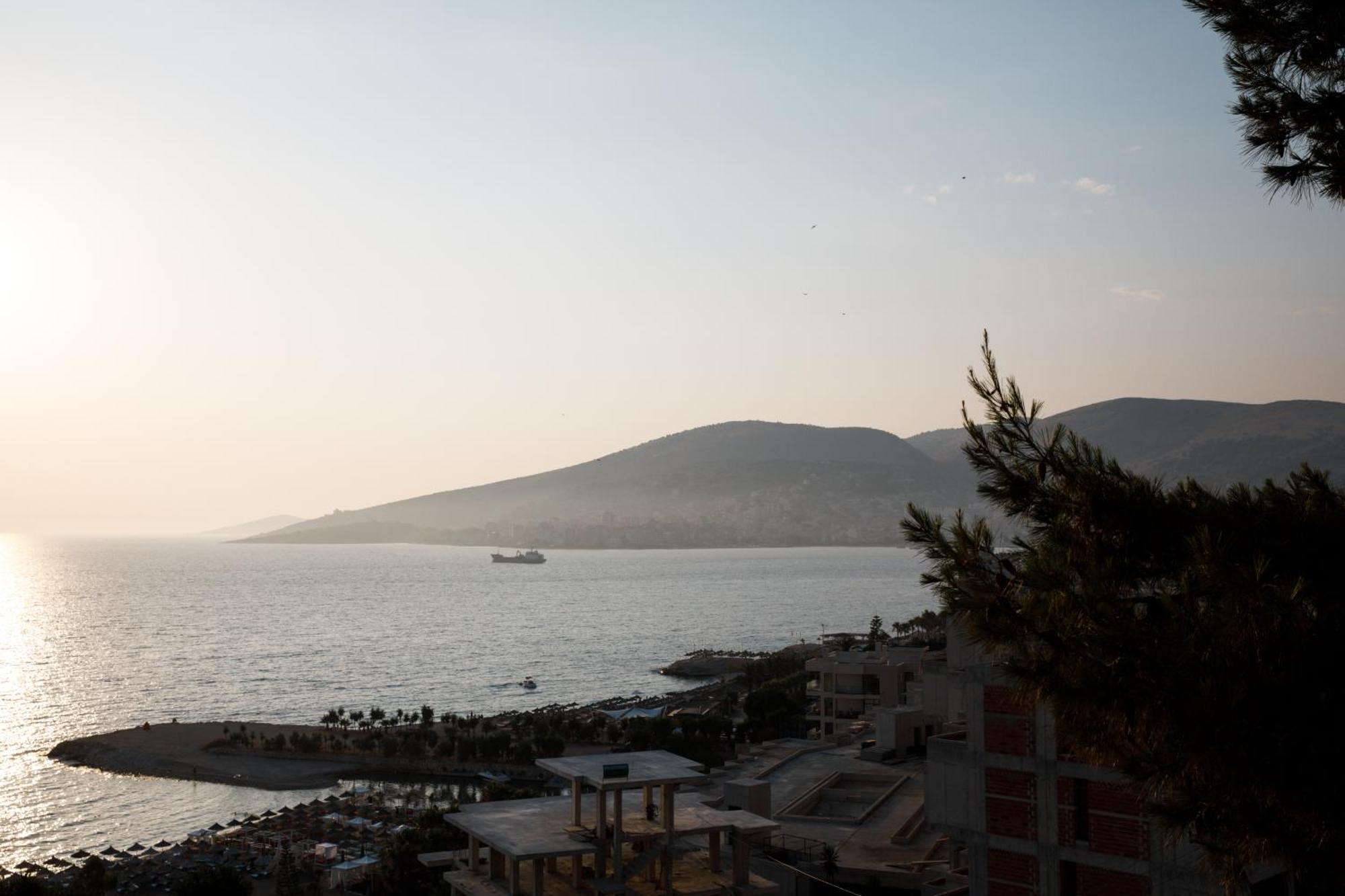 Grand Blue Aparthotel Saranda Kültér fotó